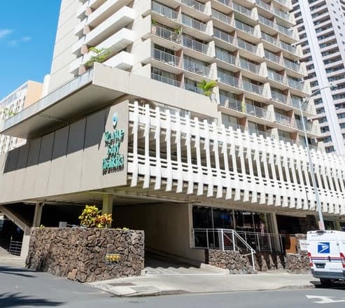 Condo in Honolulu · ★4.83 · 1 bedroom · 2 beds · 1 private bath - Photo 3