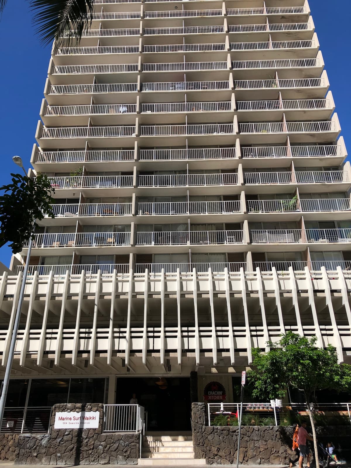 Condo in Honolulu · ★4.83 · 1 bedroom · 2 beds · 1 private bath - Photo 4