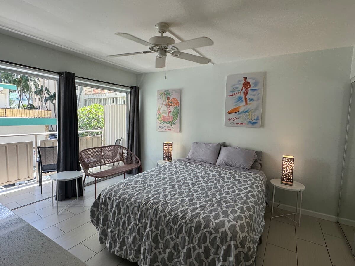 Condo in Honolulu · ★4.91 · Studio · 1 bed · 1 private bath - Photo 3