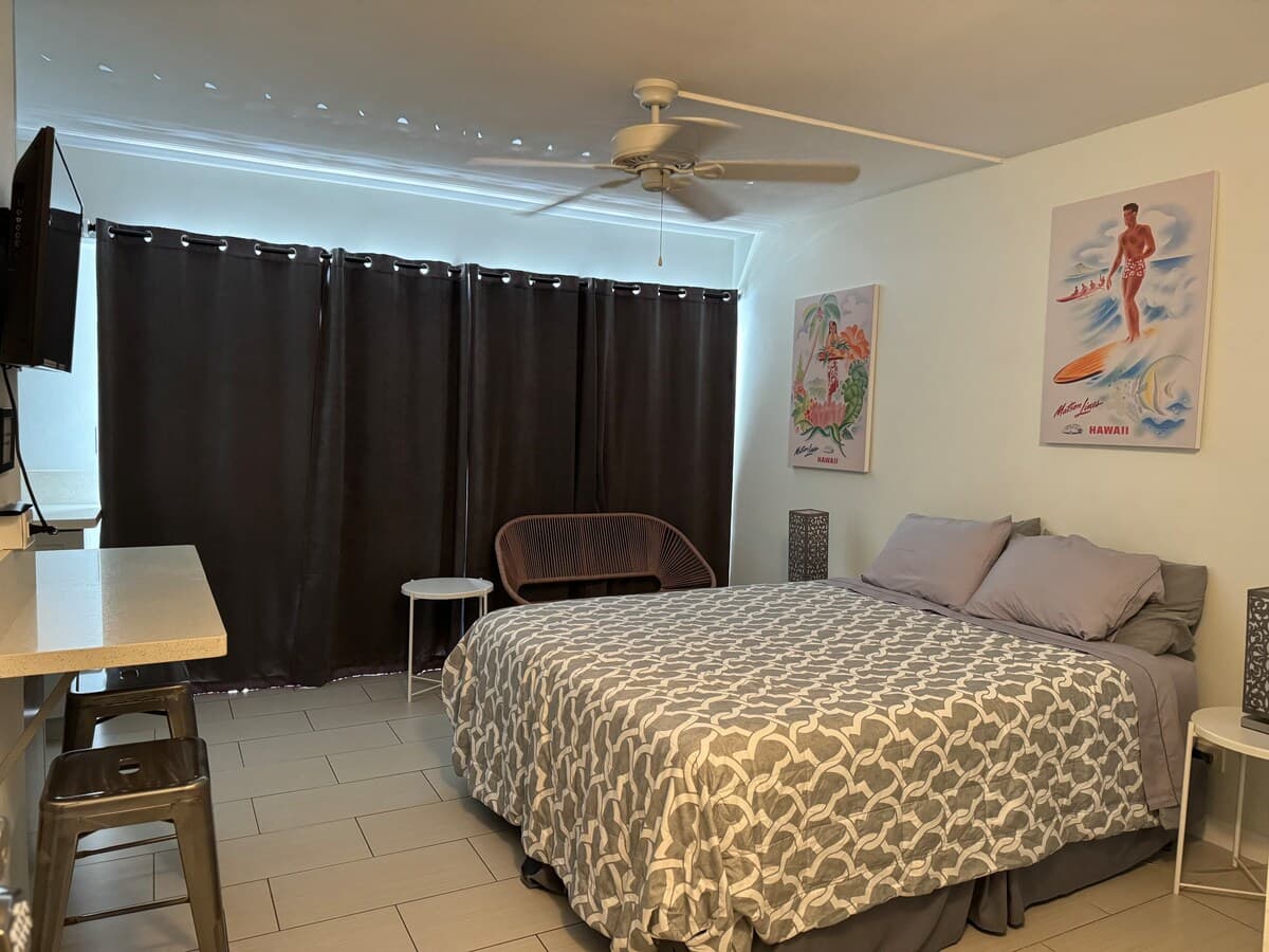 Condo in Honolulu · ★4.91 · Studio · 1 bed · 1 private bath - Photo 5