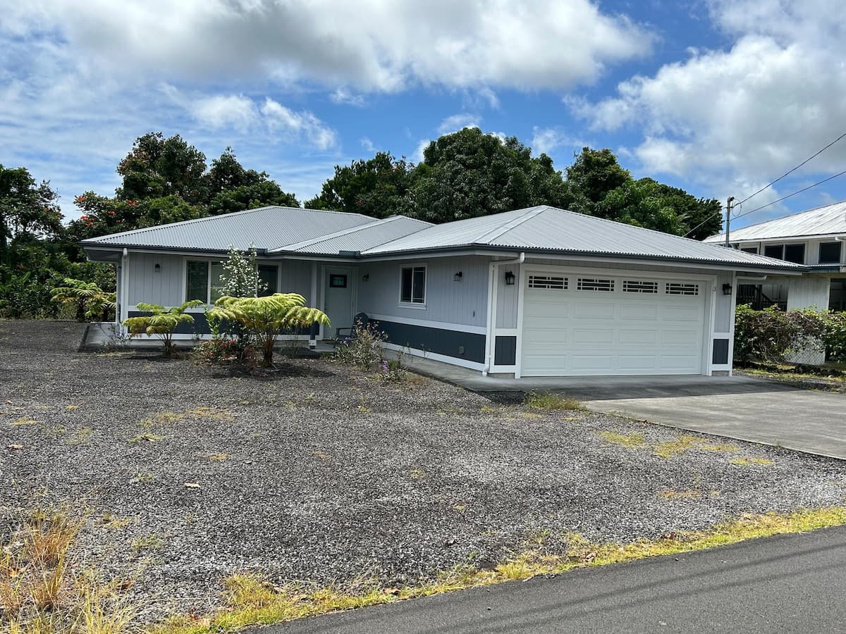 Home in Hilo · ★4.98 · 3 bedrooms · 3 beds · 2 private baths - Photo 1