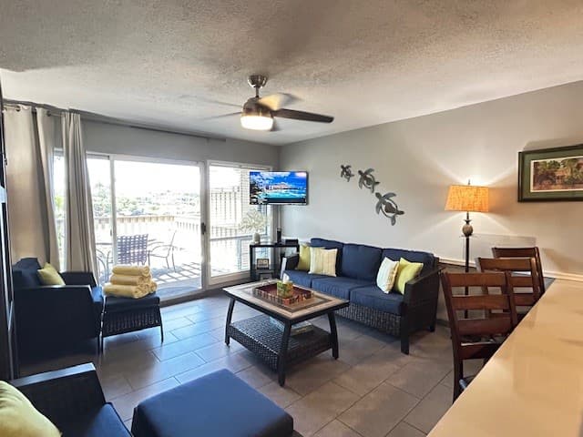 Condo in Lahaina · ★4.67 · 2 bedrooms · 4 beds · 2.5 baths - Photo 2