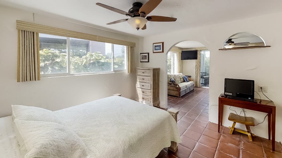 Condo in Kailua-Kona · ★4.92 · 1 bedroom · 1 bed · 1 bath - Photo 4
