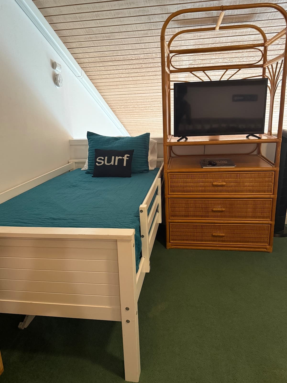 Condo in Kahuku · ★4.99 · 2 bedrooms · 4 beds · 2 private baths - Photo 5