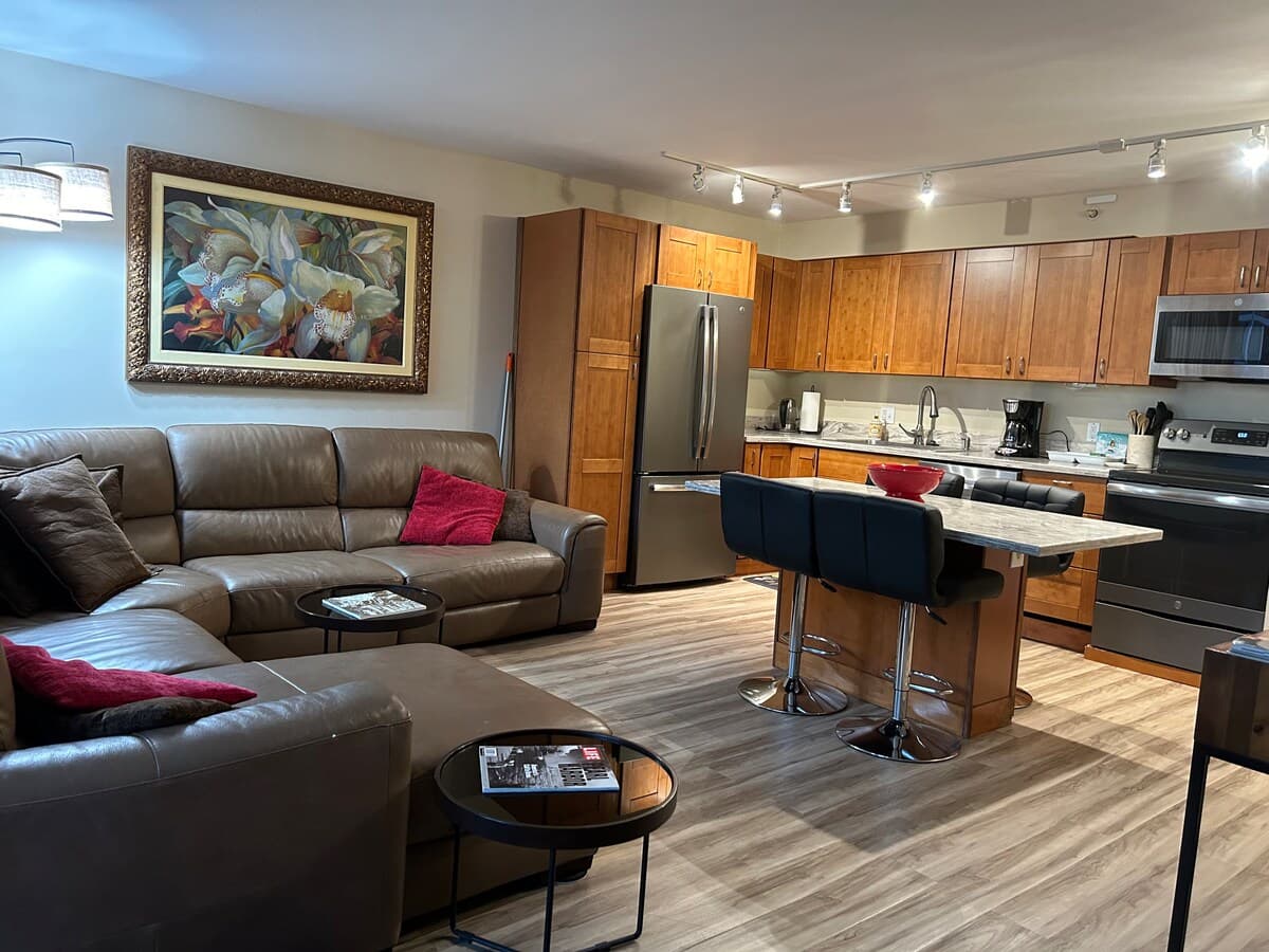 Condo in Honolulu · ★4.84 · 1 bedroom · 2 beds · 1 private bath - Photo 1