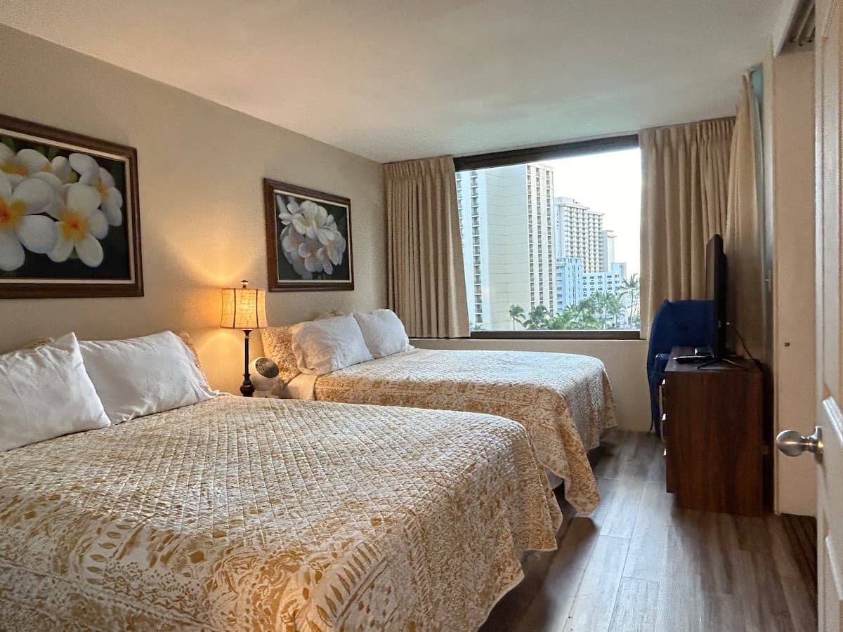 Condo in Honolulu · ★4.84 · 1 bedroom · 2 beds · 1 private bath - Photo 3