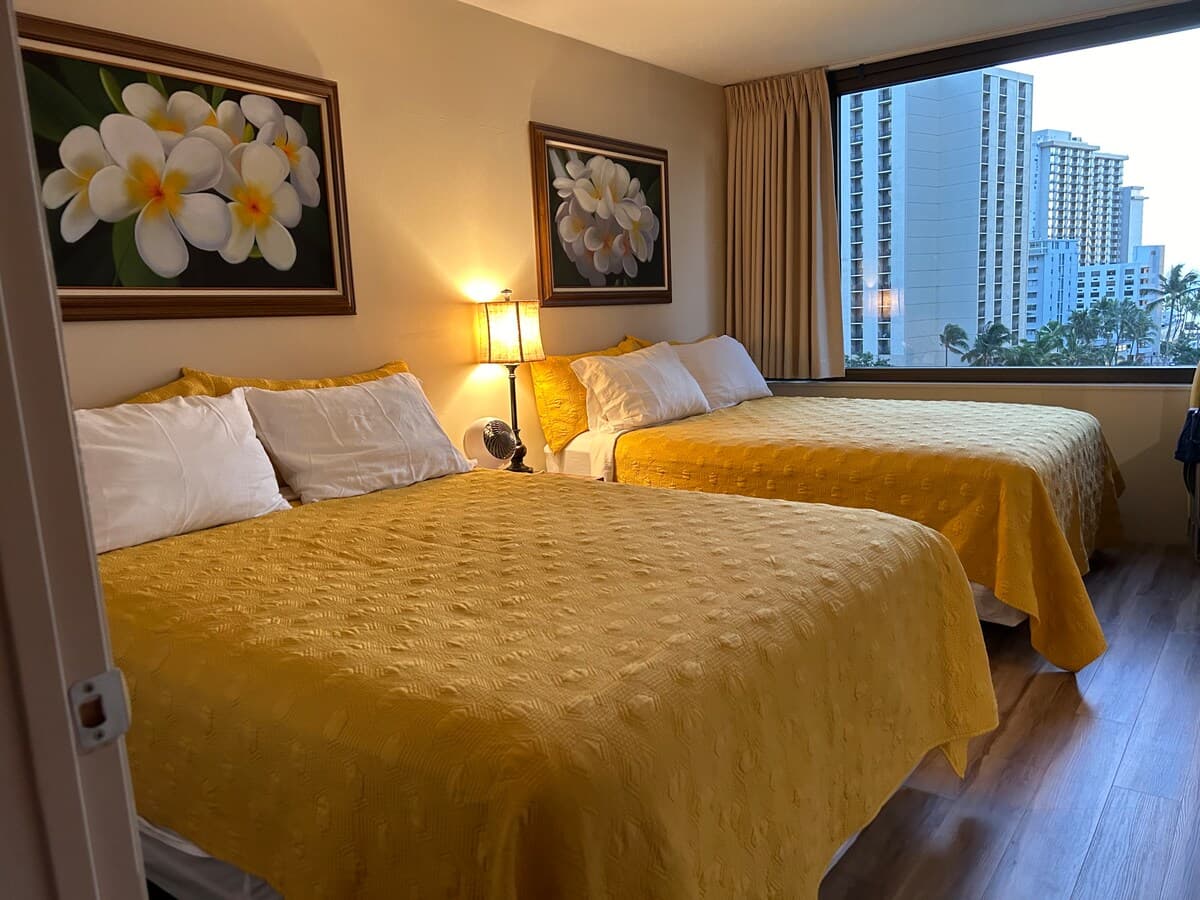 Condo in Honolulu · ★4.84 · 1 bedroom · 2 beds · 1 private bath - Photo 4
