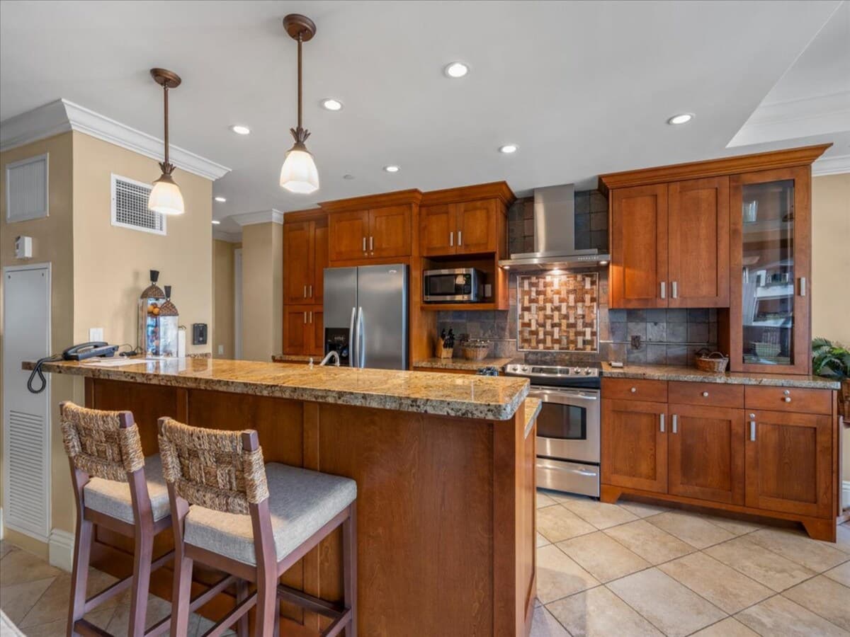 Condo in Kaanapali Beach · ★4.74 · 2 bedrooms · 4 beds · 2 baths - Photo 3
