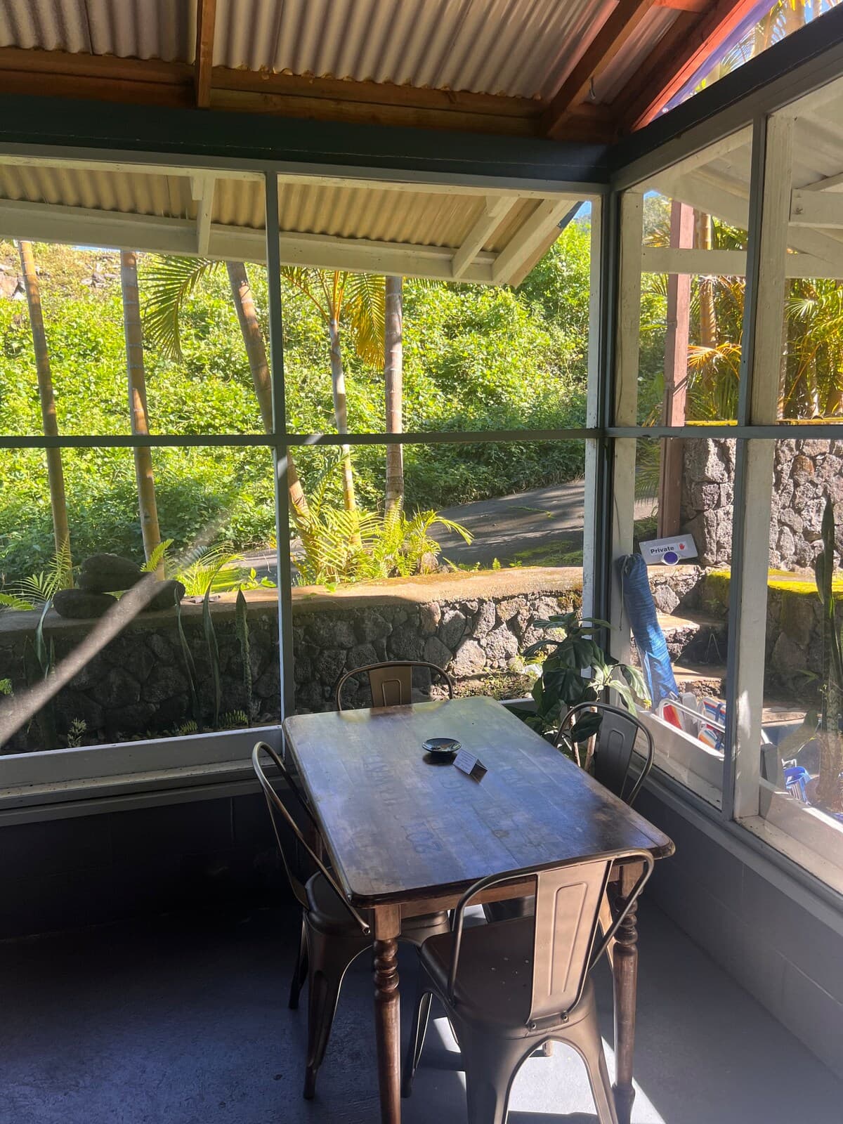 BLUE BLISS: Hip Hideaway w/Hawaiian Gardens - Photo 2