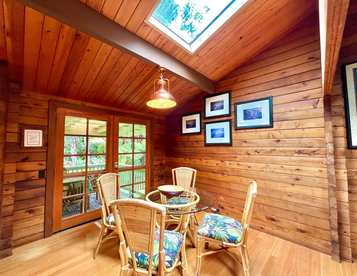 Cabin in Volcano · ★4.84 · 2 bedrooms · 3 beds · 1 bath - Photo 5