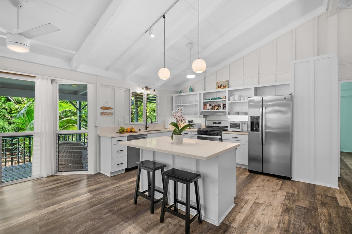 Home in Hanalei · ★4.96 · 2 bedrooms · 2 beds · 2 baths - Photo 2