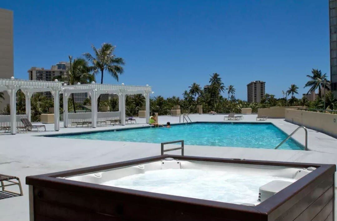Condo in Honolulu · ★4.83 · Studio · 1 bed · 1 private bath - Photo 5