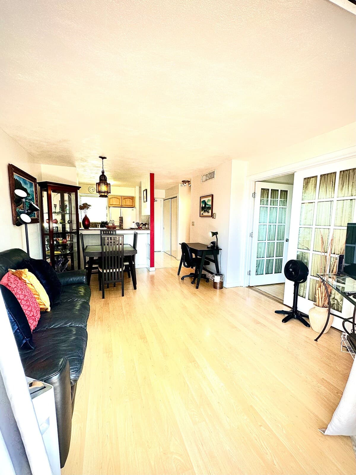 Condo in Honolulu · ★4.75 · 2 bedrooms · 3 beds · 1 private bath - Photo 5
