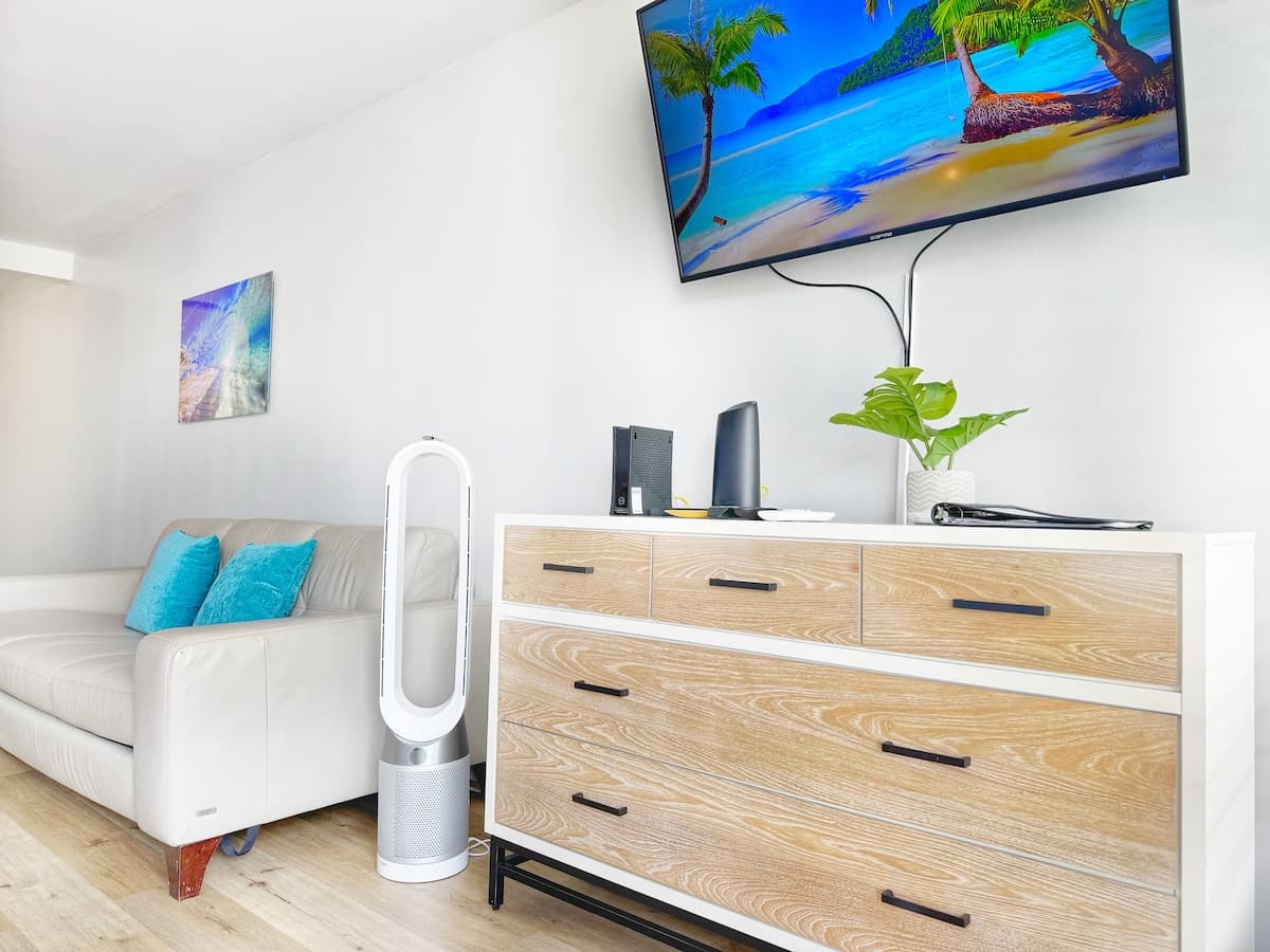 Condo in Honolulu · ★4.9 · Studio · 1 bed · 1 private bath - Photo 3