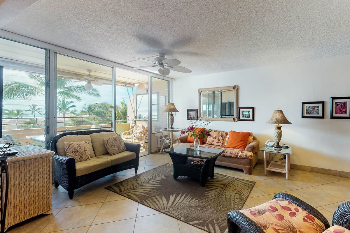 Condo in Wailuku · ★4.28 · 2 bedrooms · 2 beds · 2 shared baths - Photo 4