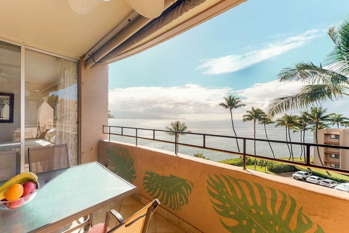 Condo in Wailuku · ★4.28 · 2 bedrooms · 2 beds · 2 shared baths - Photo 1