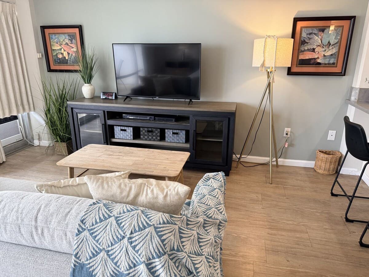 Condo in Honolulu · ★5.0 · 1 bedroom · 2 beds · 1 private bath - Photo 4