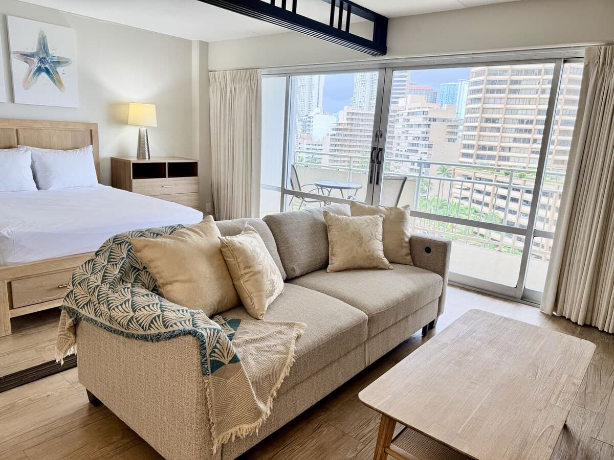 Condo in Honolulu · ★5.0 · 1 bedroom · 2 beds · 1 private bath - Photo 3