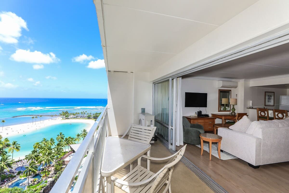 Condo in Honolulu · ★4.4 · 1 bedroom · 2 beds · 1 private bath - Photo 1