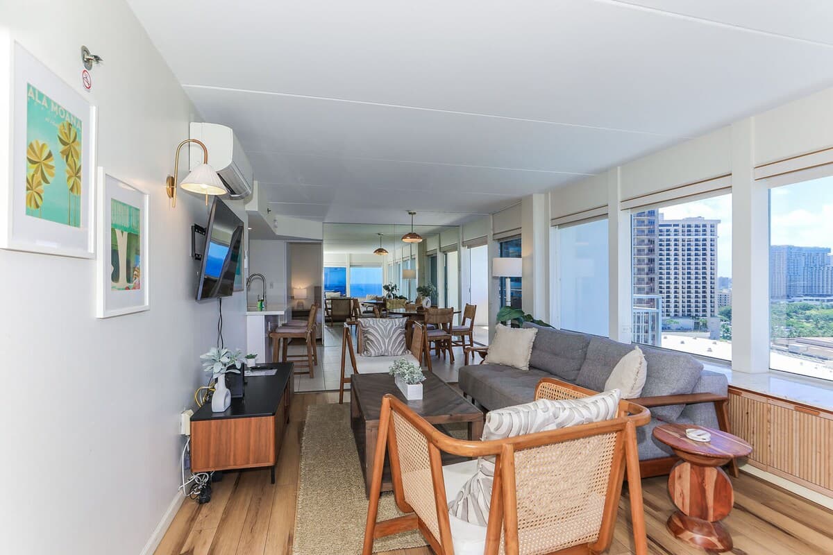 Condo in Honolulu · ★4.5 · 2 bedrooms · 4 beds · 2 baths - Photo 2