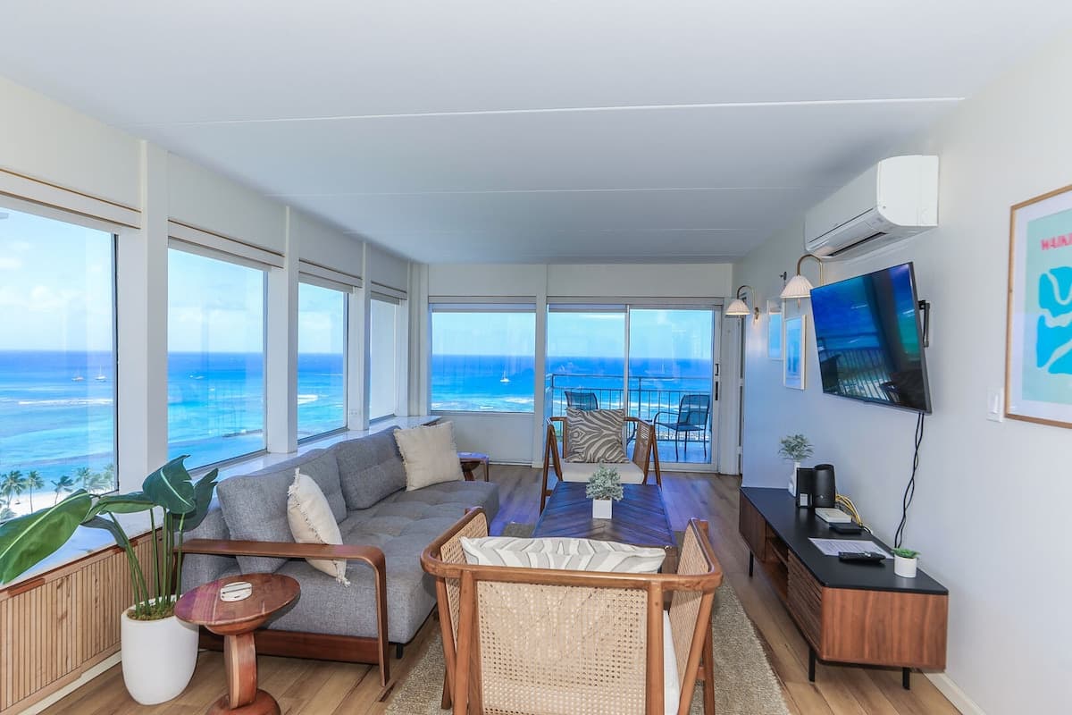 Condo in Honolulu · ★4.5 · 2 bedrooms · 4 beds · 2 baths - Photo 1