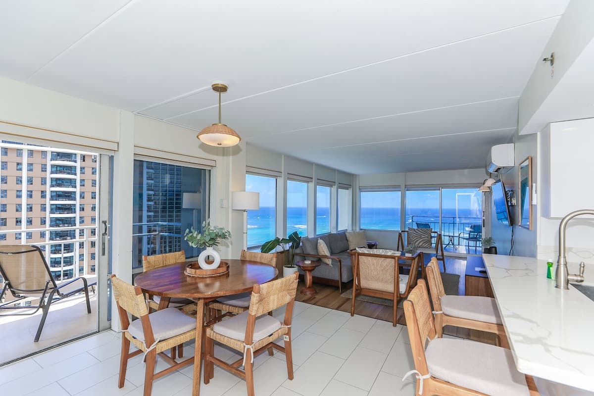 Condo in Honolulu · ★4.5 · 2 bedrooms · 4 beds · 2 baths - Photo 5