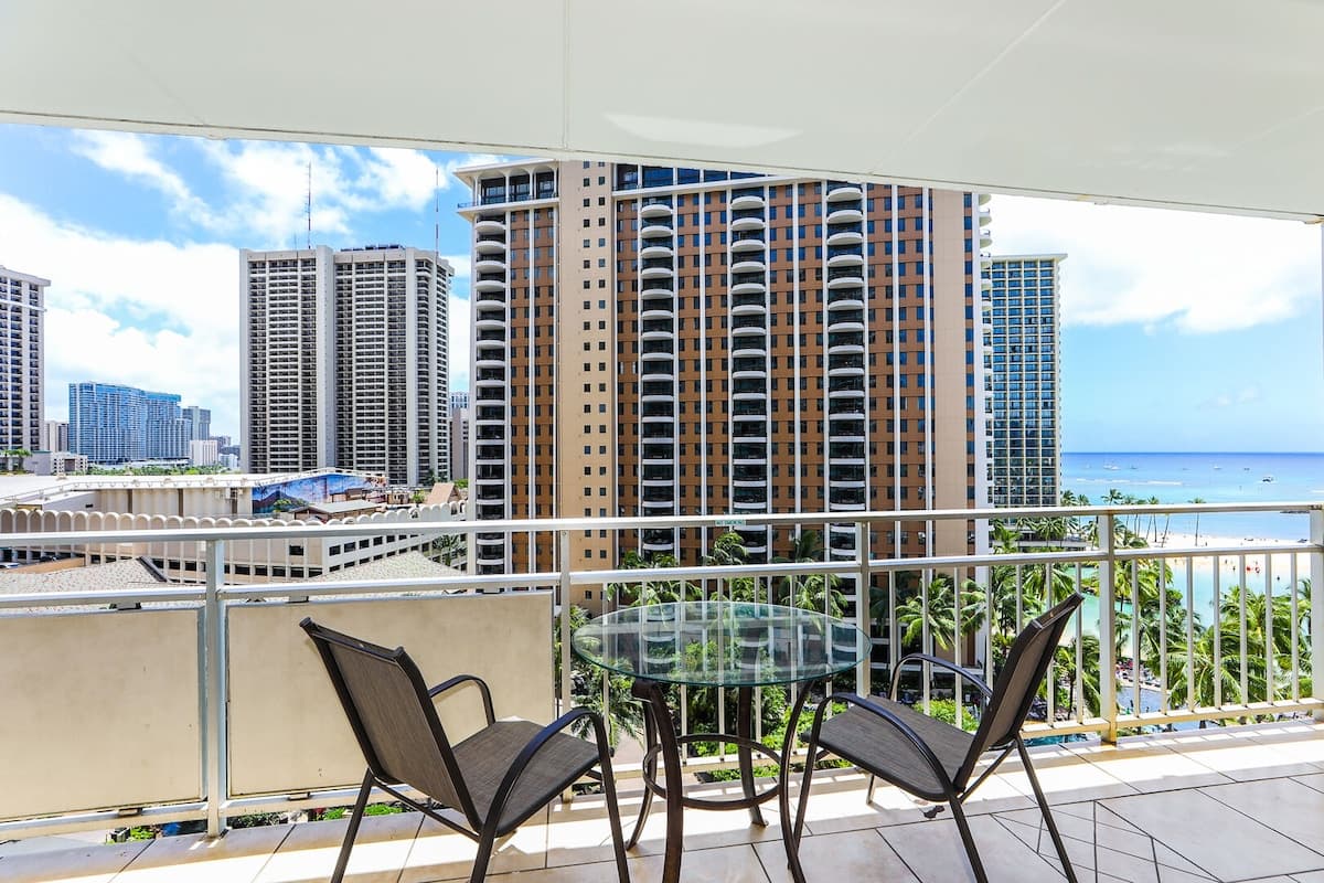 Tropical Oasis Escape with Lagoon view, Free WIFI! - Photo 4
