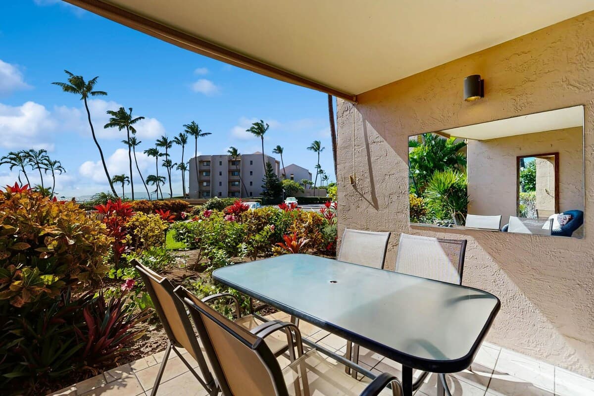 Walk to Beach 1BR Oceanfront, Patio, Pool - Photo 4
