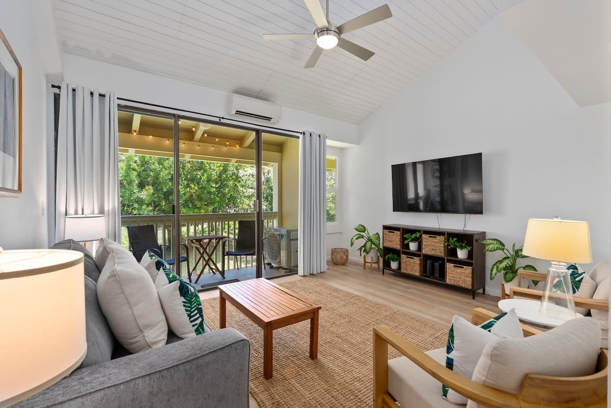 Condo in Kahuku · ★4.96 · Studio · 2 beds · 1 private bath - Photo 5