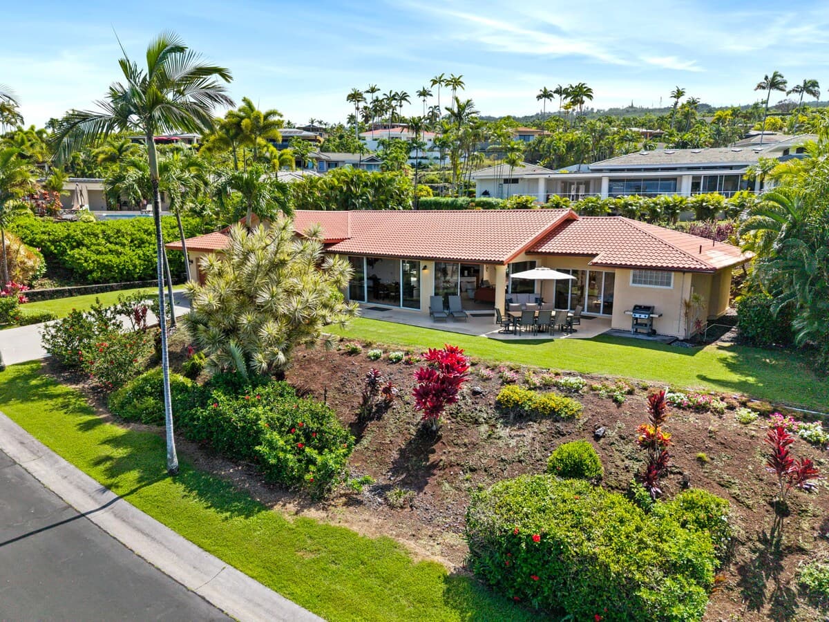 Home in Kailua-Kona · ★4.83 · 3 bedrooms · 4 beds · 2 baths - Photo 5