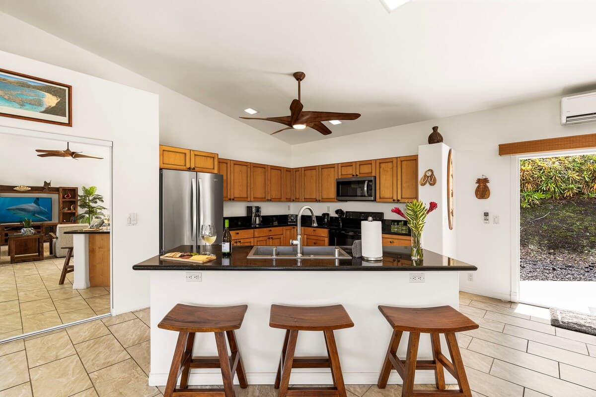 Home in Kailua-Kona · ★4.83 · 3 bedrooms · 4 beds · 2 baths - Photo 4