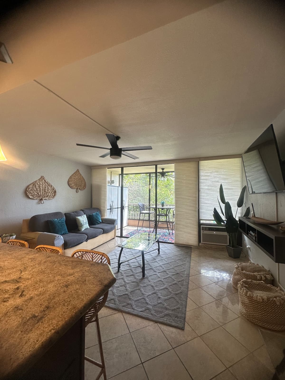 Condo in Kailua-Kona · ★4.92 · 1 bedroom · 2 beds · 1 shared bath - Photo 1