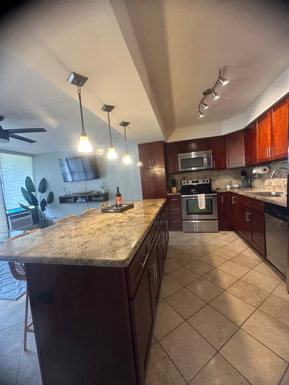 Condo in Kailua-Kona · ★4.92 · 1 bedroom · 2 beds · 1 shared bath - Photo 3