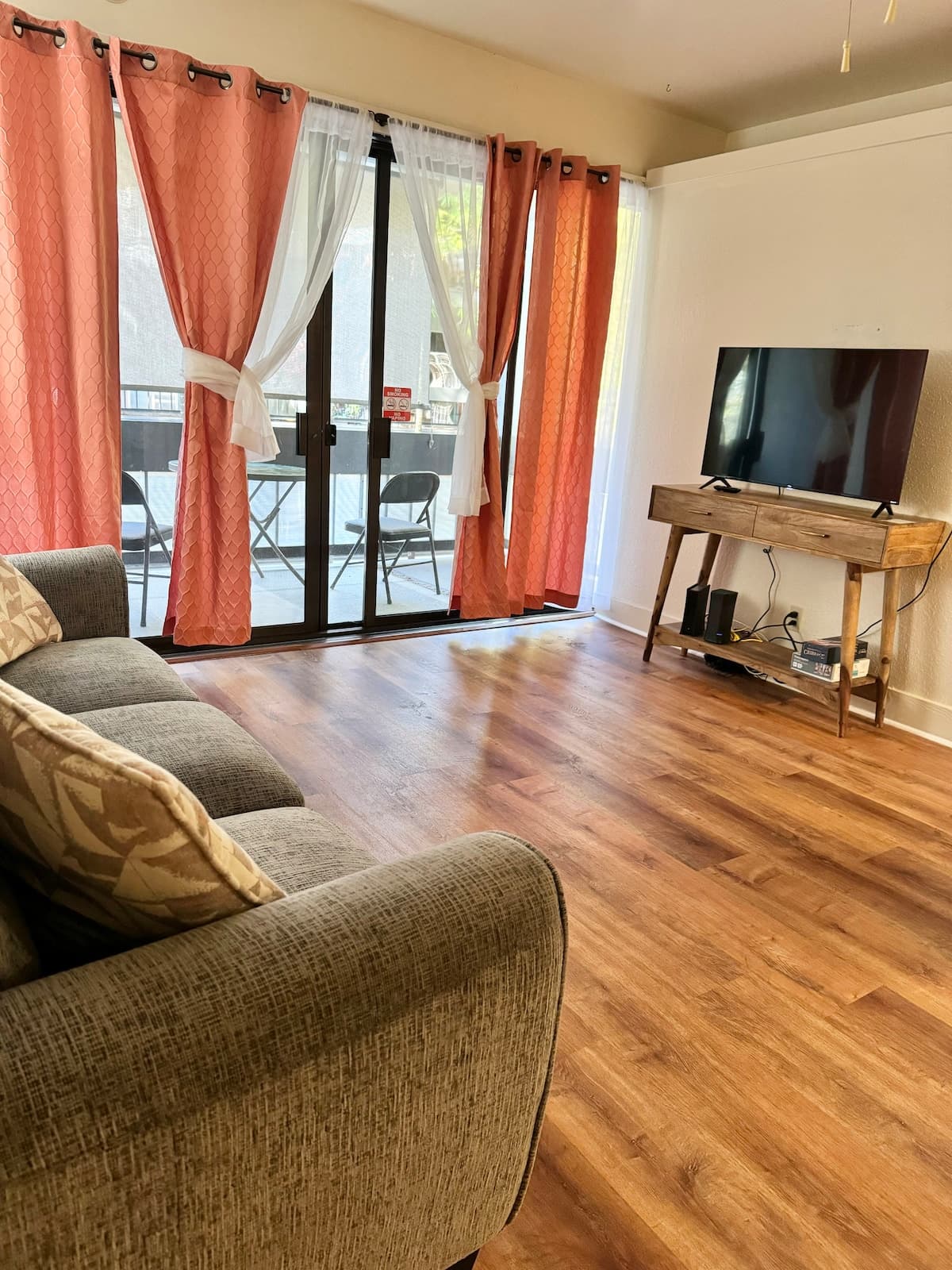 Condo in Hilo · ★4.39 · 1 bedroom · 1 bed · 1 private bath - Photo 2