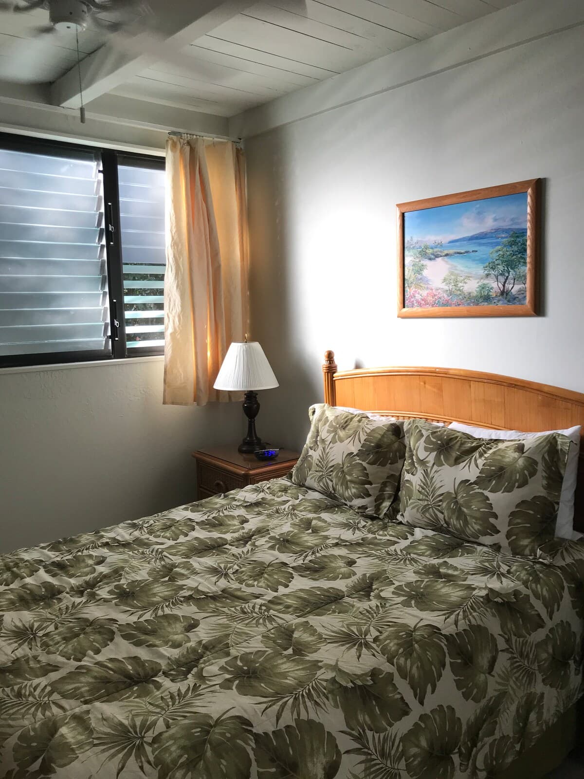 Condo in Lahaina · ★4.57 · 2 bedrooms · 3 beds · 2 private baths - Photo 4