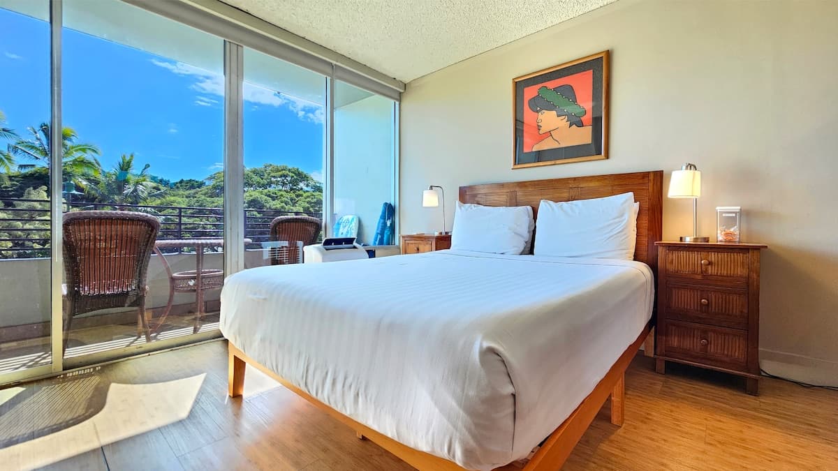 Condo in Honolulu · ★4.51 · Studio · 1 bed · 1 private bath - Photo 1