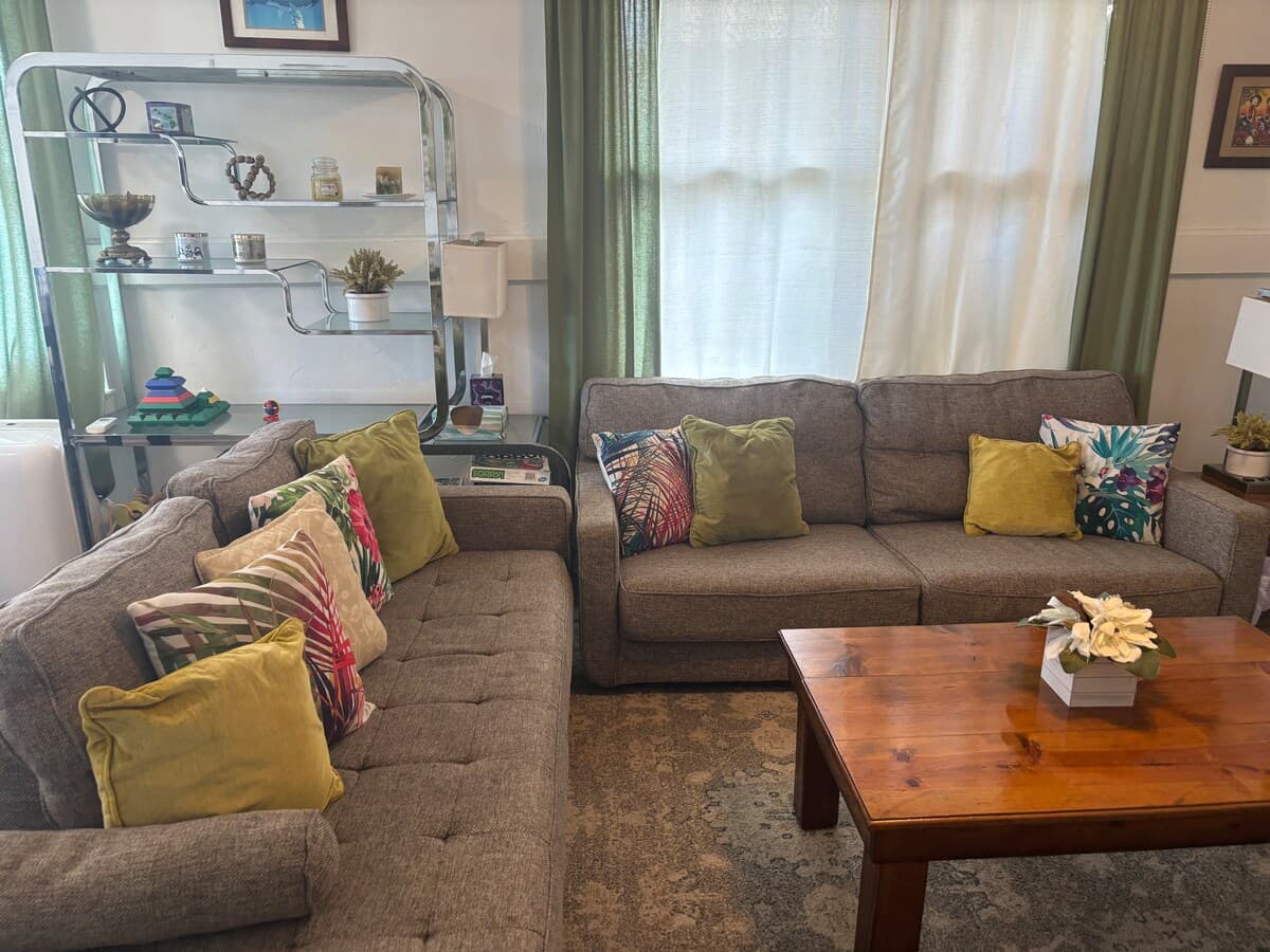 Home in Hilo · ★4.87 · 2 bedrooms · 2 beds · 1 shared bath - Photo 3