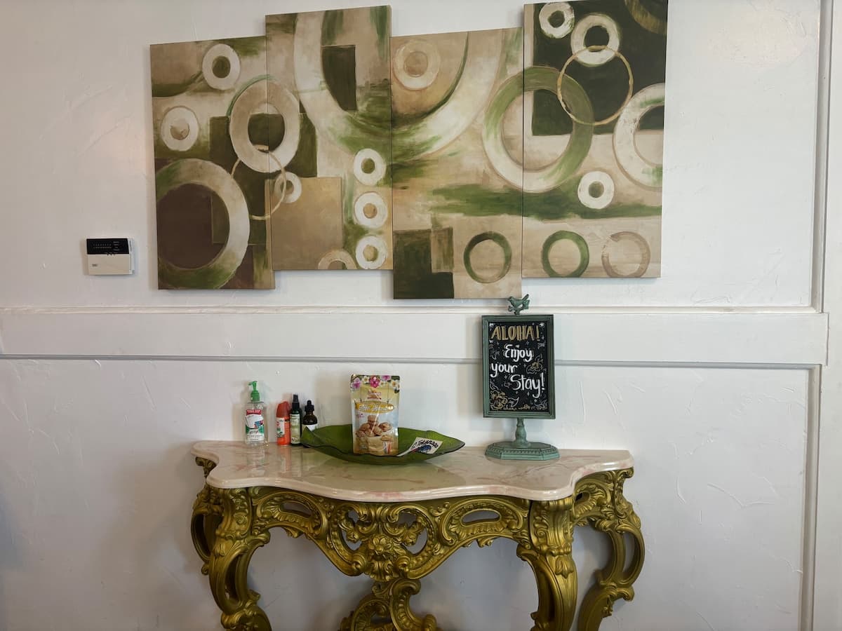 Home in Hilo · ★4.87 · 2 bedrooms · 2 beds · 1 shared bath - Photo 4