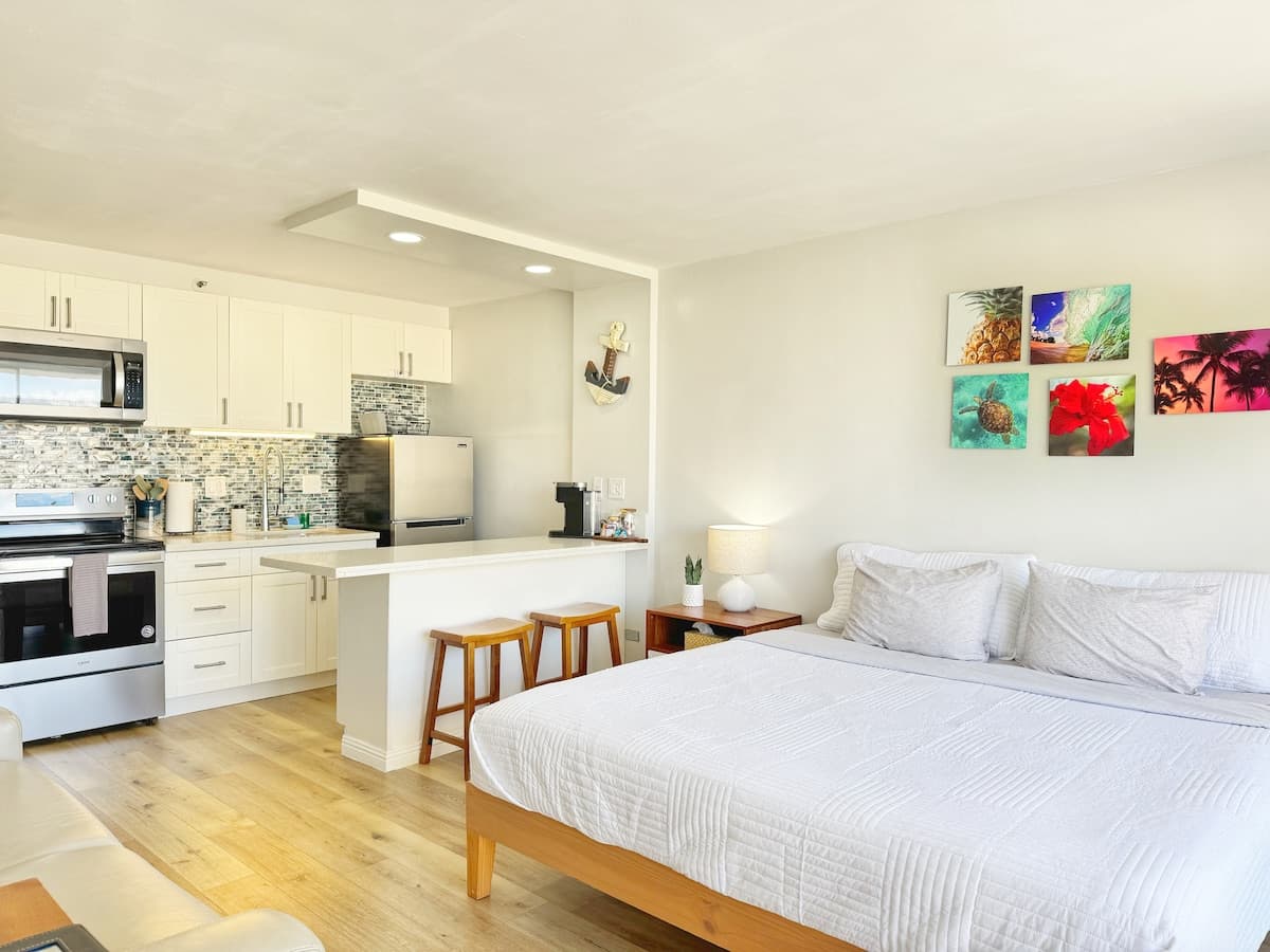 Condo in Honolulu · ★4.9 · Studio · 1 bed · 1 shared bath - Photo 3