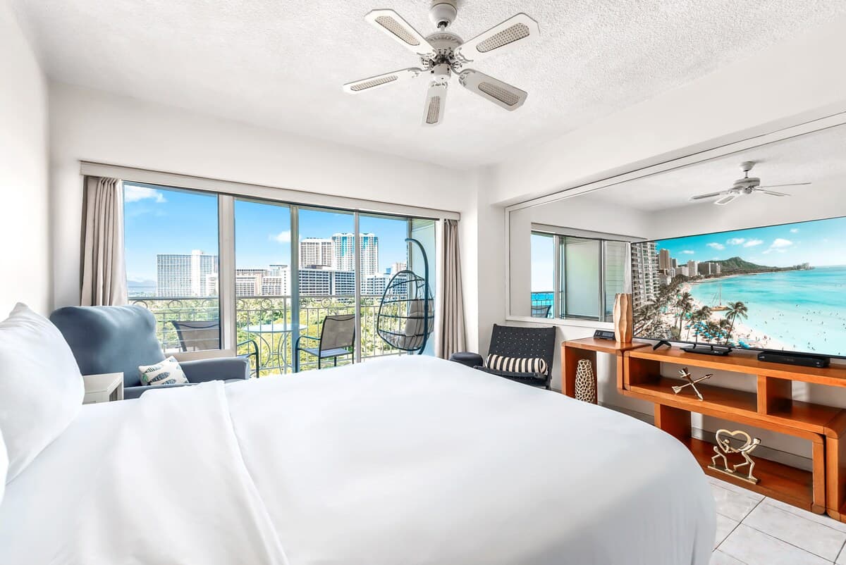 Condo in Honolulu · ★4.95 · Studio · 1 bed · 1 private bath - Photo 4