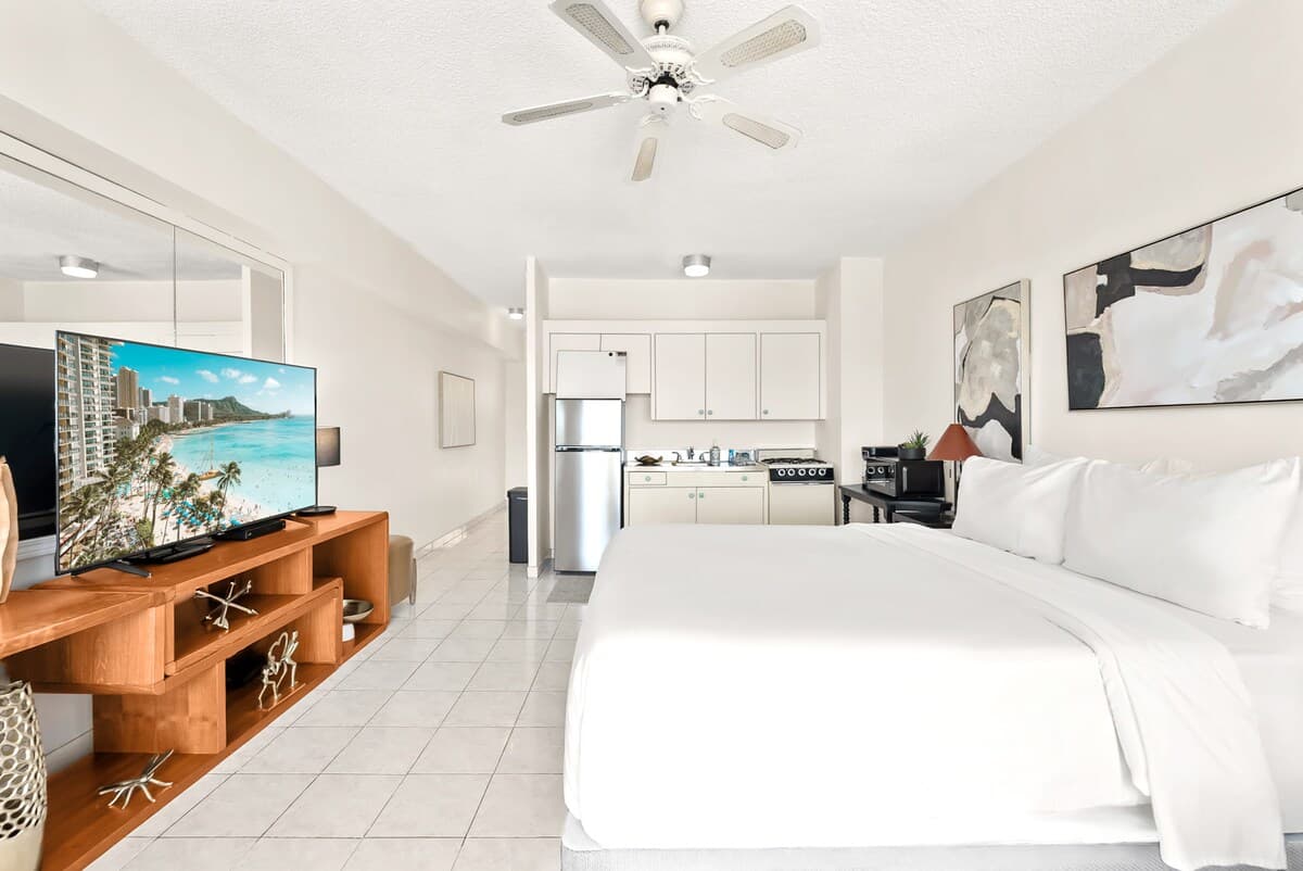 Condo in Honolulu · ★4.95 · Studio · 1 bed · 1 private bath - Photo 5