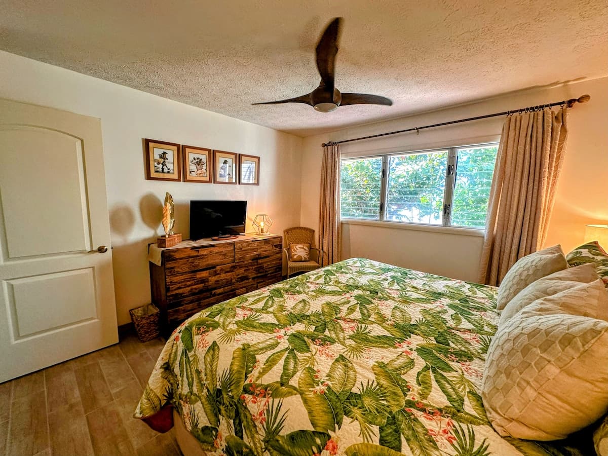 Townhouse in Kailua-Kona · ★4.95 · 2 bedrooms · 4 beds · 2 private baths - Photo 4