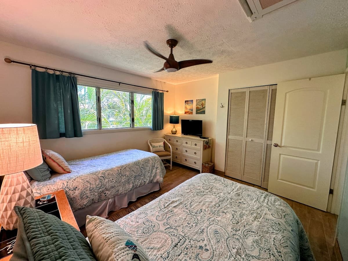 Townhouse in Kailua-Kona · ★4.95 · 2 bedrooms · 4 beds · 2 private baths - Photo 2