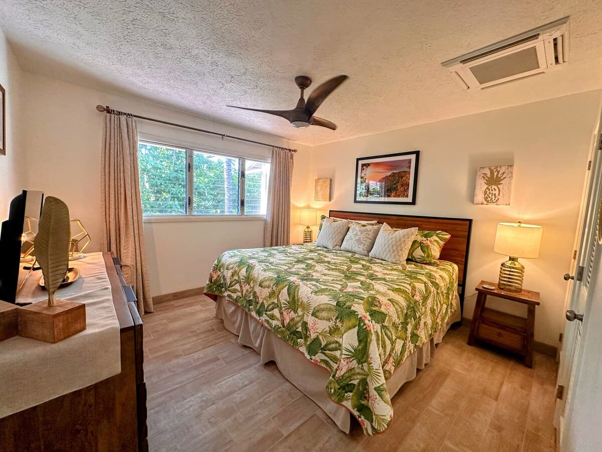 Townhouse in Kailua-Kona · ★4.95 · 2 bedrooms · 4 beds · 2 private baths - Photo 5