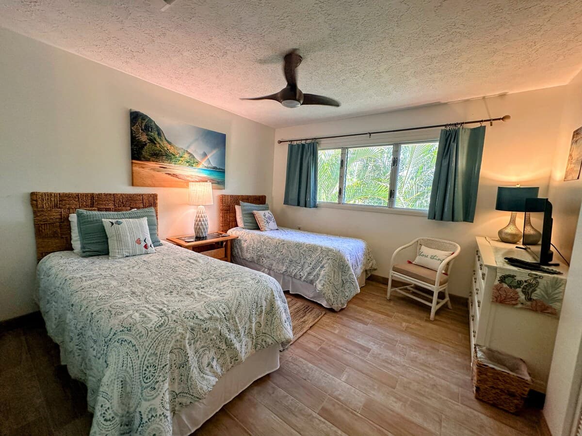 Townhouse in Kailua-Kona · ★4.95 · 2 bedrooms · 4 beds · 2 private baths - Photo 1