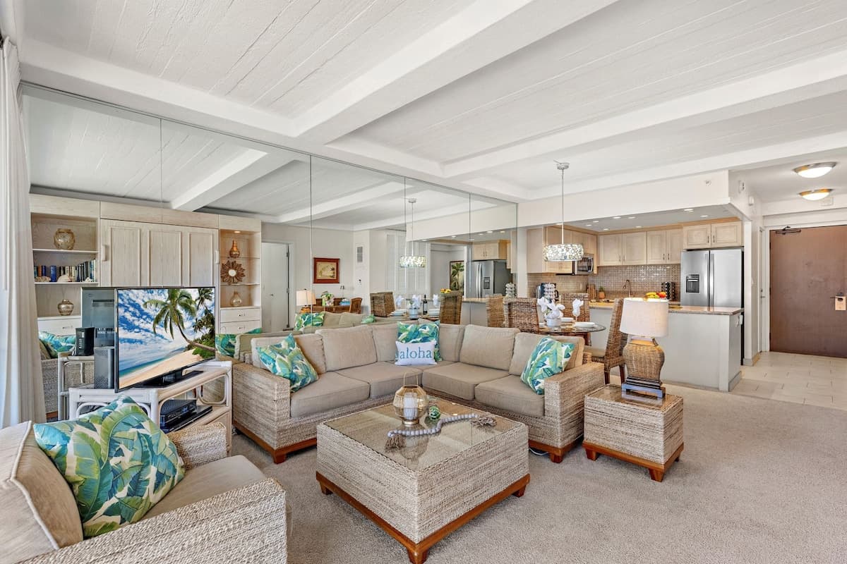 Condo in Lahaina · ★4.77 · 1 bedroom · 1 bed · 2 baths - Photo 4