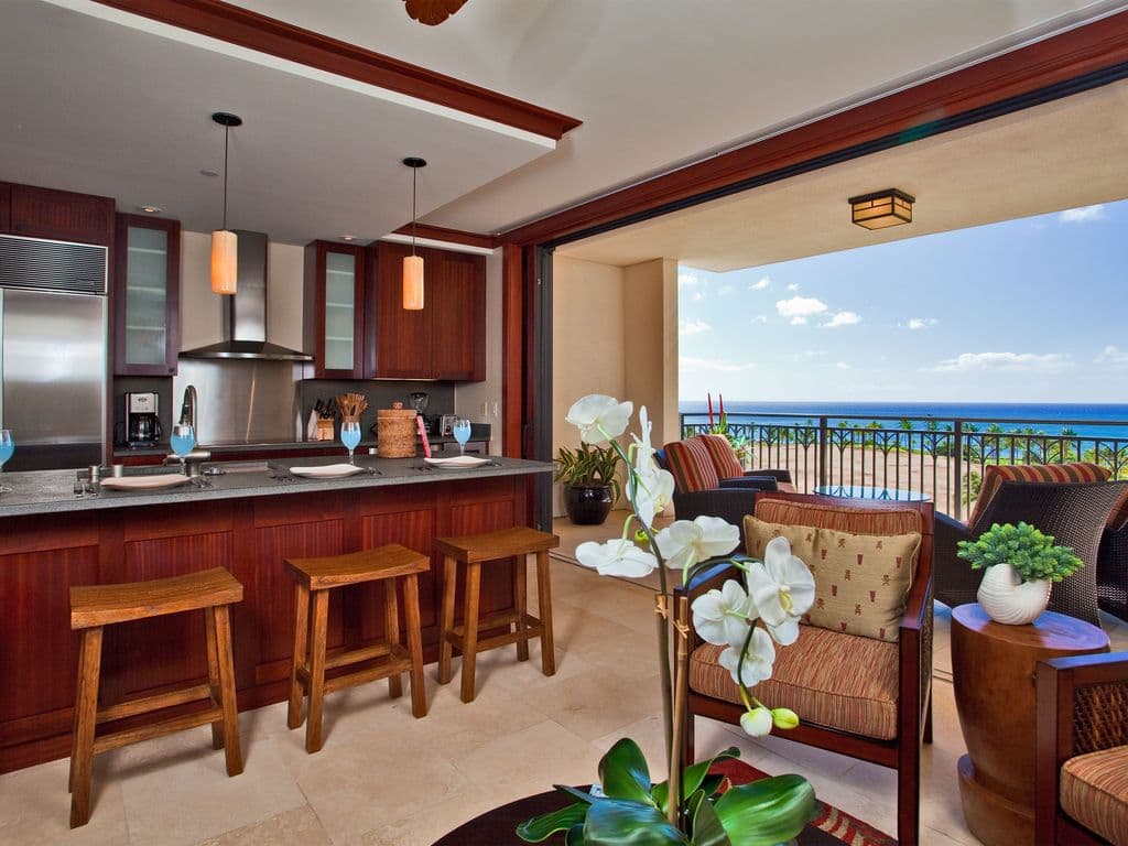 Villa in Honolulu County · ★4.88 · 2 bedrooms · 4 beds · 2 private baths - Photo 2