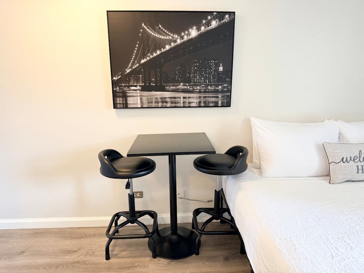 Condo in Honolulu · ★4.54 · Studio · 1 bed · 1 private bath - Photo 5