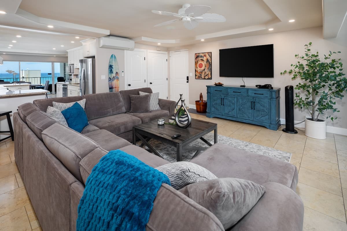 Condo in Honolulu · ★4.97 · 2 bedrooms · 3 beds · 2 private baths - Photo 3