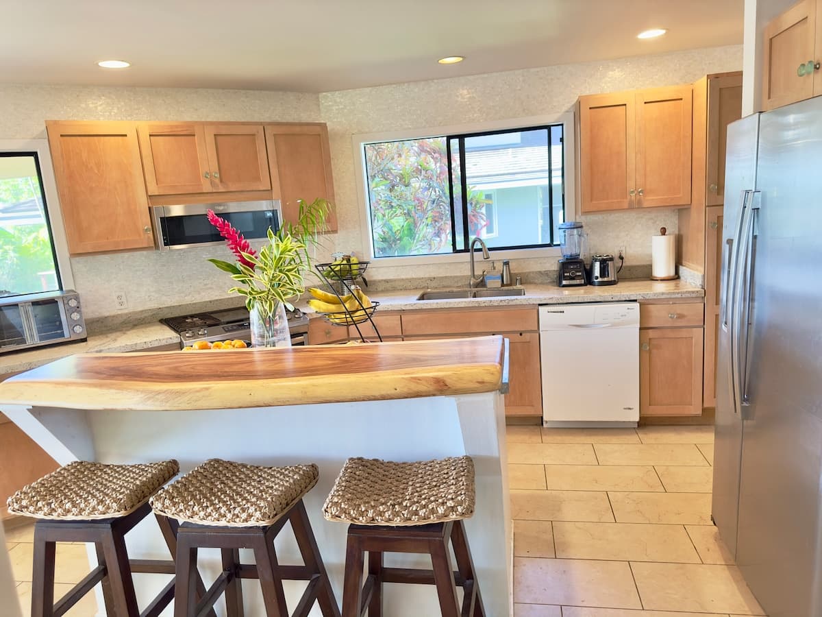 Home in Princeville · ★5.0 · 4 bedrooms · 6 beds · 3.5 baths - Photo 5